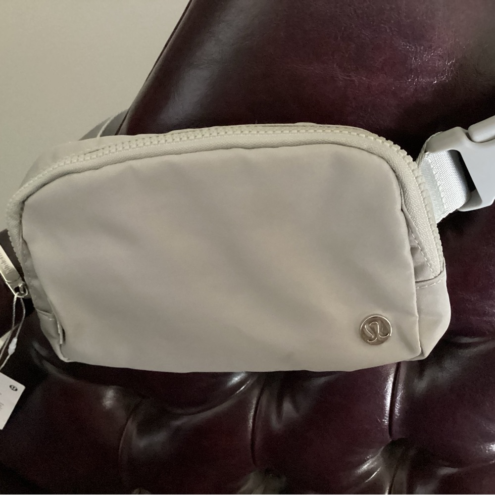 Lululemon Athletica Men's Gray Everywhere Belt Bag
